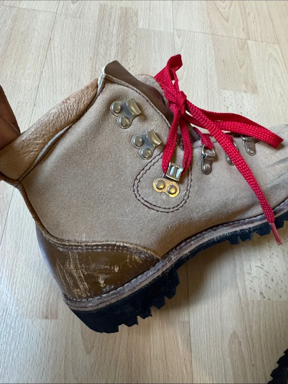 Dunham Vintage 80’s Hiking Boots size 9